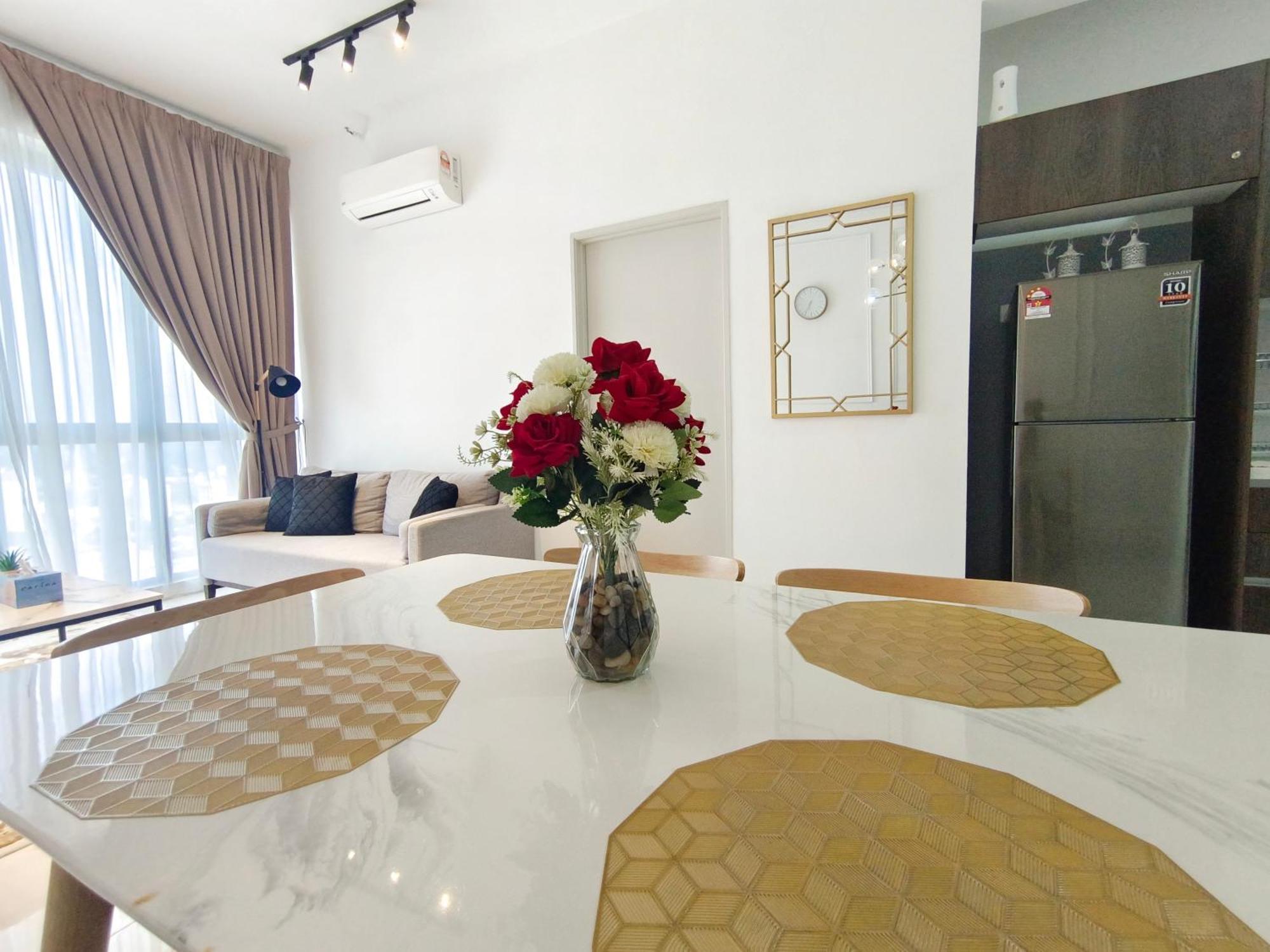 One Bedroom Troika Kota Bharu By Aghome, Modern Design Bagian luar foto